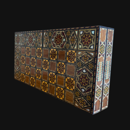 Mesa de Backgammon e Xadrez Damasquina Feita à Mão por Gaby Al Dayeh – Obra-Prima com Incrustações de Madrepérola