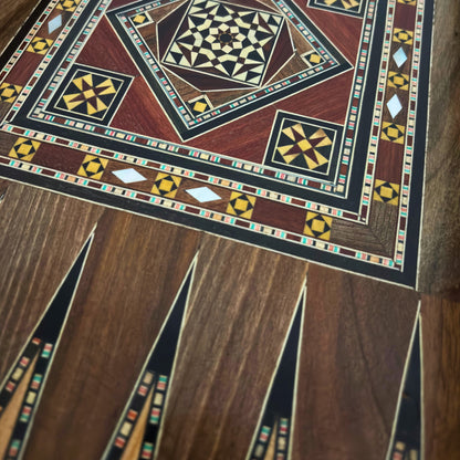 Mesa de Backgammon e Xadrez Damasquina Feita à Mão por Gaby Al Dayeh – Obra-Prima com Incrustações de Madrepérola