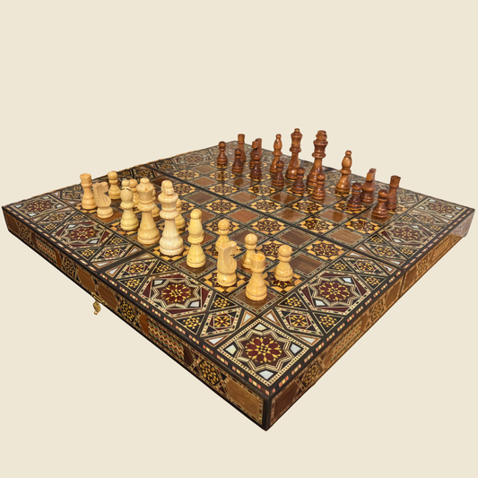 Mesa de Backgammon y Ajedrez Damasquina Hecha a Mano por Gaby Al Dayeh – Obra Maestra con Nácar