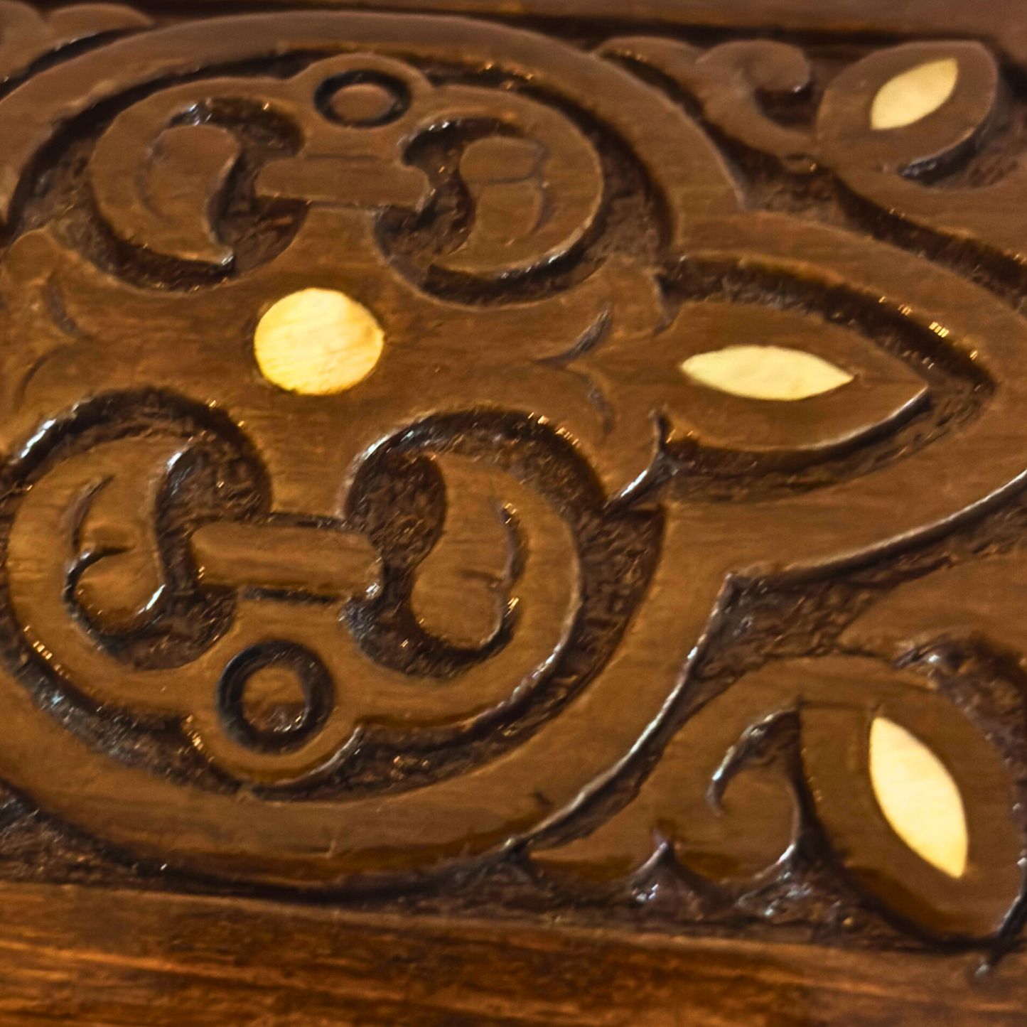 Luxury Beechwood Mosaic Box – Hand-Carved with Mother of Pearl & Velvet