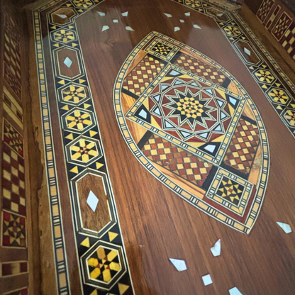 Bandeja Damasquina em Madeira – Madrepérola & Acabamento em Nogueira