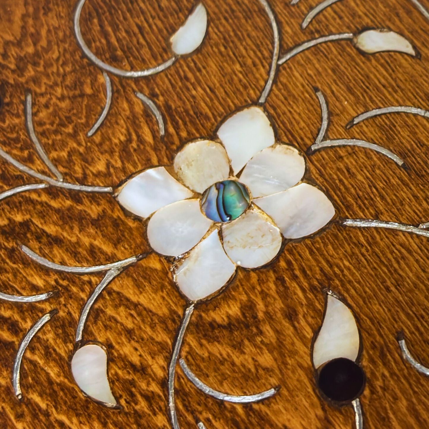 Boîte Damasquine de Luxe Artisanale – Nacre & Velours