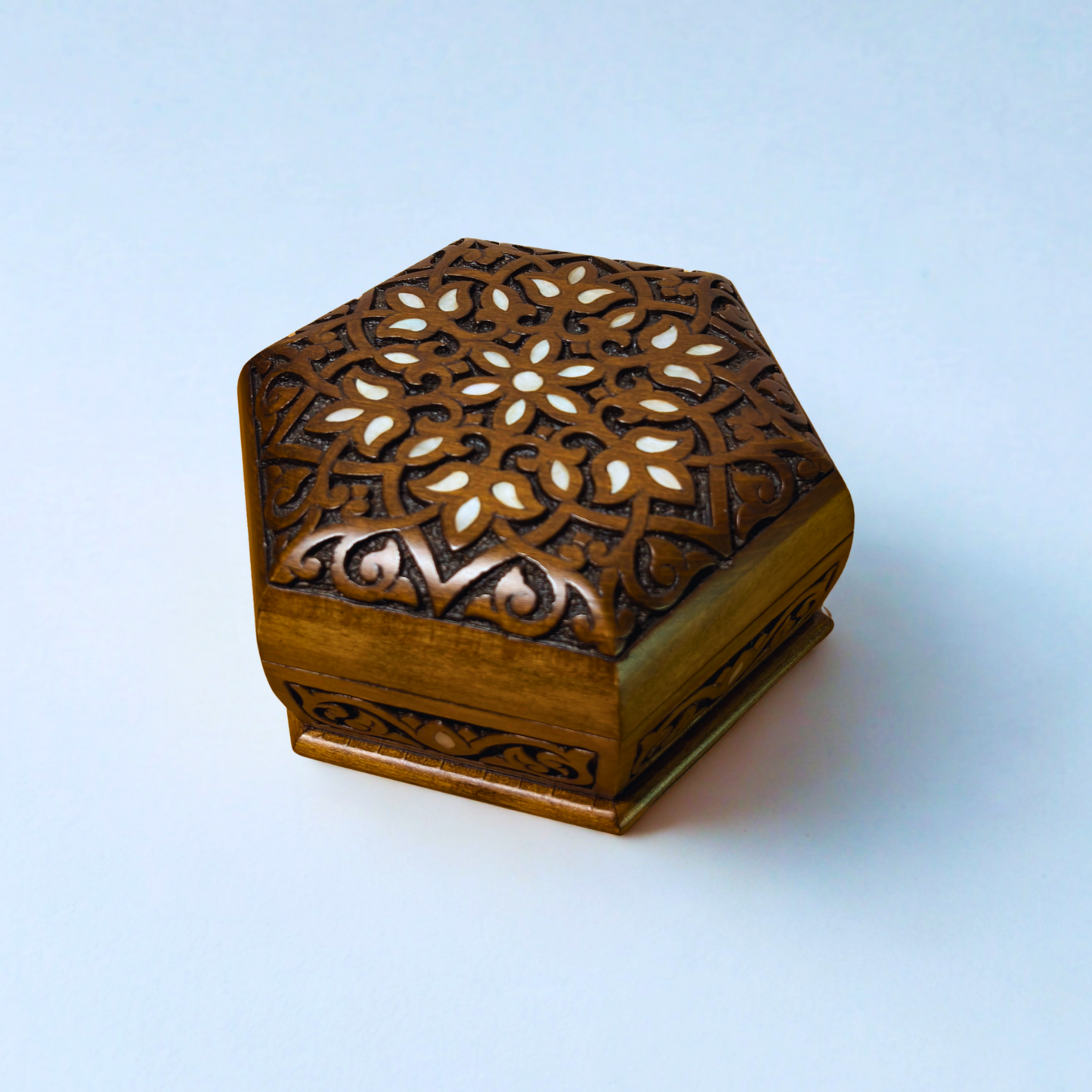 Luksusowa Ręcznie Rzeźbiona Szkatułka z Damaszku – Masa Perłowa & Aksamit