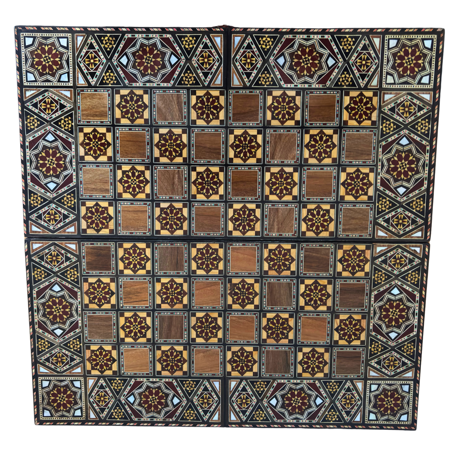 Mesa de Backgammon e Xadrez Damasquina Feita à Mão por Gaby Al Dayeh – Obra-Prima com Incrustações de Madrepérola