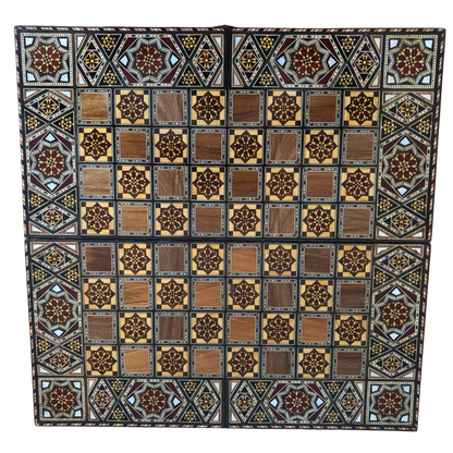 Mesa de Backgammon e Xadrez Damasquina Feita à Mão por Gaby Al Dayeh – Obra-Prima com Incrustações de Madrepérola