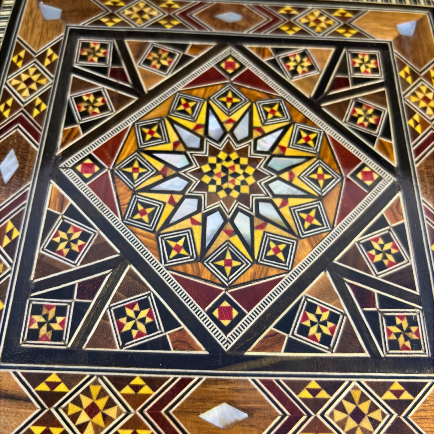Scatola Artigianale in Mosaico Damasceno – Madreperla e Velluto